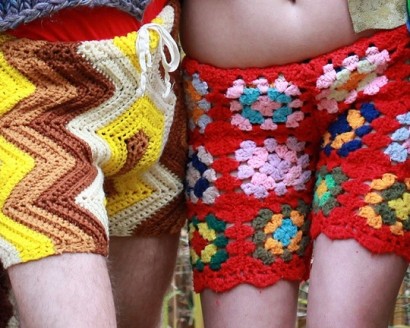 Последний писк моды: шорты, напоминающие вязаные коврики