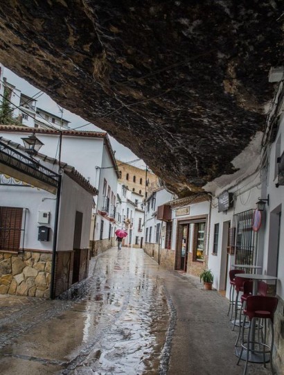 Ժայռե տանիքներով փոքրիկ քաղաք` Իսպանիայում