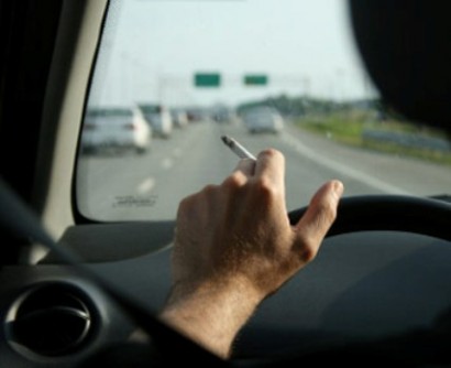 Երթուղայինի վարորդները ծխել են, ծխում են ու ծխելու են. քաղաքապետարանն այս հարցում անզոր է