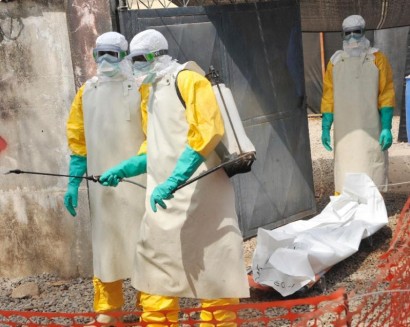 От лихорадки Эбола в Африке умерли 10 тысяч человек