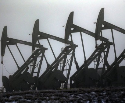 Мировые цены на нефть корректируются вниз после роста накануне