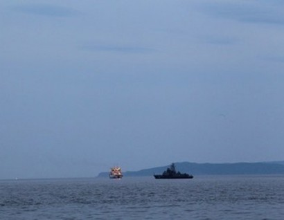 Траулер в Охотском море мог затонуть из-за столкновения