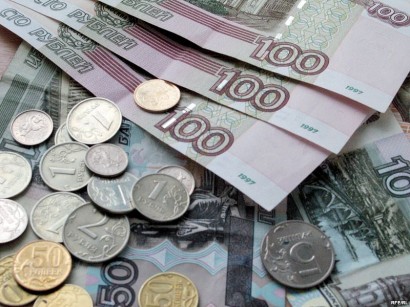 Рубль растет к евро и почти стабилен к доллару