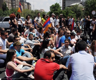 Второй город в Армении взорвался протестами