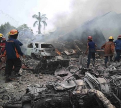 Власти Индонезии опровергли информацию о гибели 141 человека в авиакатастрофе