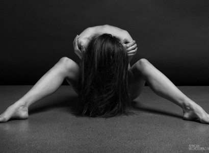 Российский фотограф делает чёрно-белые портреты обнажённых женщин