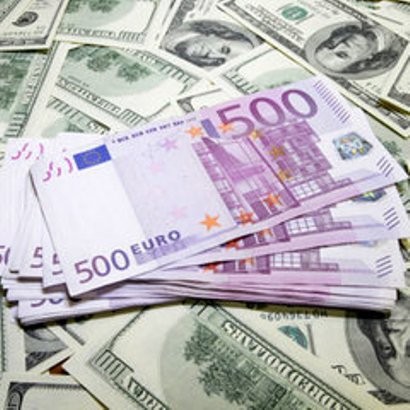 Доллар упал ниже 63 рублей впервые с 10 августа