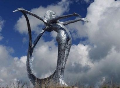 Չորս ձեռք ունեցող ջրահարսի արձան` Շոտլանդիայում