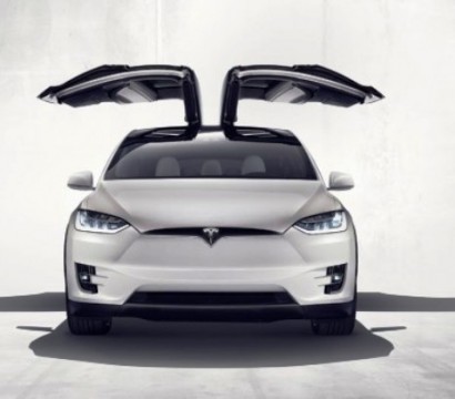 Электрический кроссовер Tesla Model X получит новую базовую версию