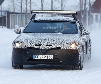 Opel вывел на зимние тесты новое поколение Insignia