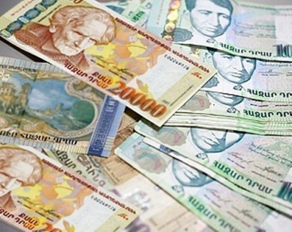 Դրամը թուլանում է դոլարի ու եվրոյի նկատմամբ