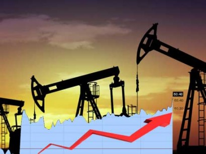Нефть дорожает из-за удешевления доллара до минимумов 2014 года