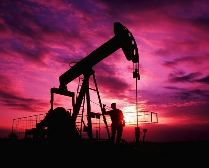 Нефть торгуется в "зеленой" зоне на данных Минэнерго США и сообщениях из Канады