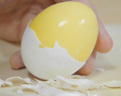 Варим яйцо желтком наизнанку