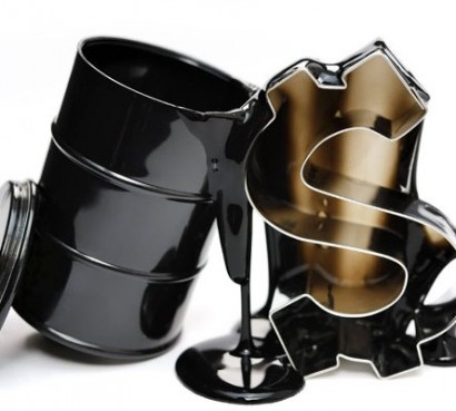 Нефть снижается на укреплении доллара и в ожидании новостей от API