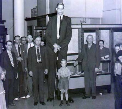 Роберт Уодлоу, самый высокий человек когда-либо в истории