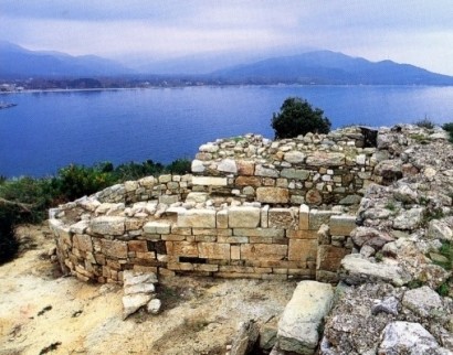 В Греции обнаружена гробница Аристотеля