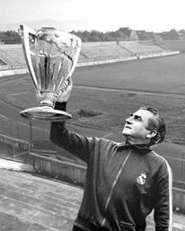 • Մադրիդի «Ռեալ»-ի լեգենդ Միգել Մունյոսն ակումբի հետ երեք անգամ նվաճել է Չեմպիոնների գավաթը որպես ֆուտբոլիստ (1956, 1957, 1958) և երկու անգամ որպես մարզիչ (1960, 1966)։