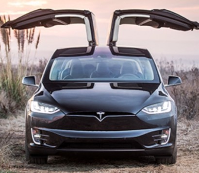 Tesla снизила цену на кроссовер Model X