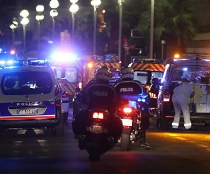 Грузовой автомобиль врезался в толпу в Ницце: множество погибших