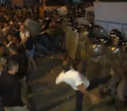 В Ереване произошли столкновения участников акции протеста с полицией