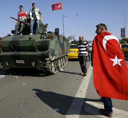В Анкаре освободили 1200 военных