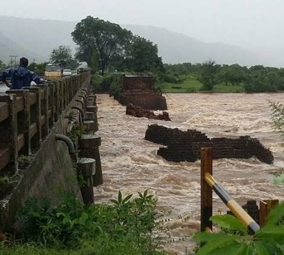 Հնդկաստանում հորդառատ անձրևներից կամուրջ է փլվել, տասնյակ մարդկանց ճակատագիր անհայտ է