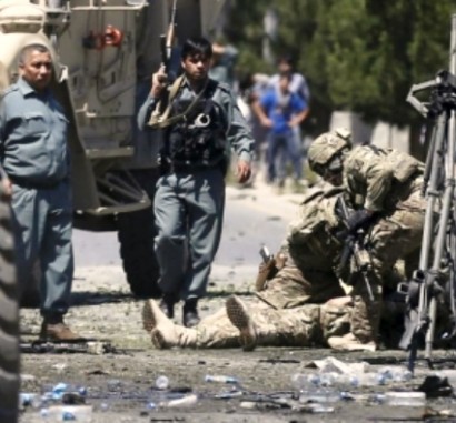 Десять афганских полицейских погибли при теракте