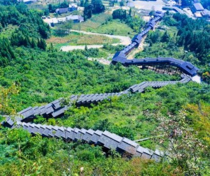 В Китае запустили самый длинный эскалатор