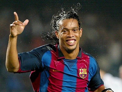 Ronaldinho 'signs' for FC Barcelona again as an ambassador