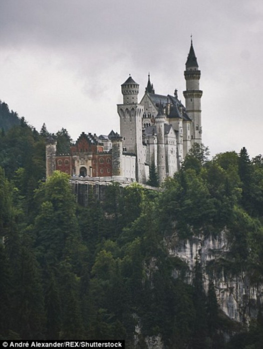 Замок Нойшванштайн в юго-западной Баварии.