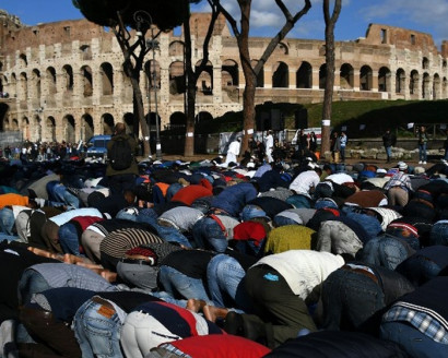 Muslims stage protest prayers near Rome's Colosseum