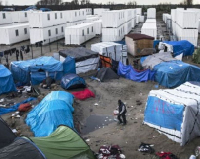 Во французском Кале сносят палаточный городок беженцев