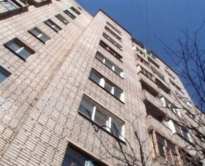 Видео падения девушки с 11 этажа в Москве