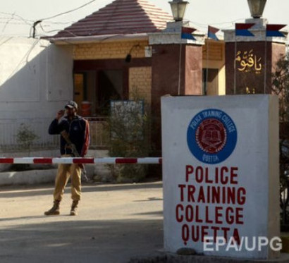 "Исламское государство" взяло ответственность за нападение на полицейский колледж в Пакистане