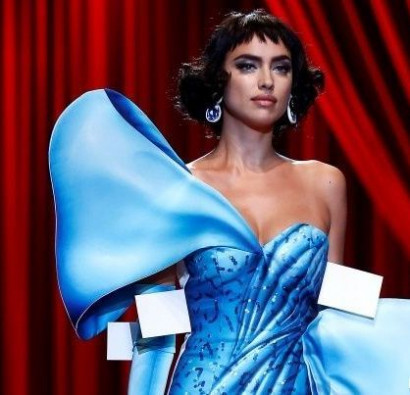 Топ-модель Ирина Шейк повторила самое нескромное селфи Ким Кардашьян