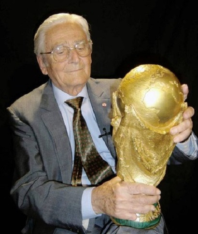 Дизайнер Кубка мира Сильвио Гаццанья умер на 96-м году жизни