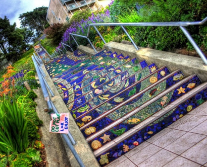 Աստիճաններ, որոնք վերածվել են փողոցային արվեստի նմուշների