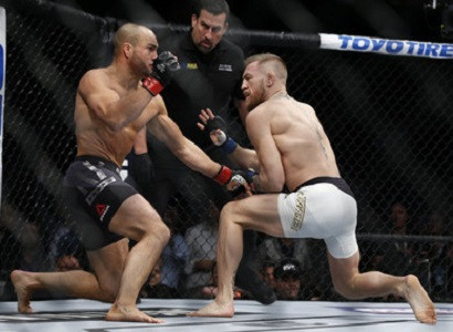Conor McGregor KOs Eddie Alvarez to become UFC's first two-class champion