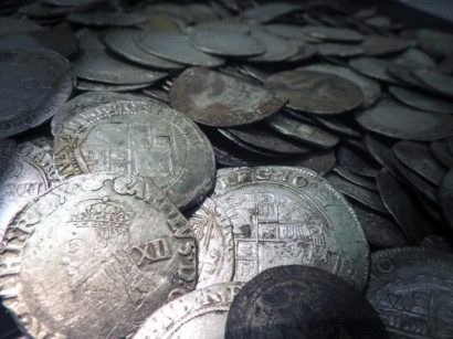 17-րդ դարի քաղաքացիական պատերազմի ժամանակ թաքցված հազարից ավելի արծաթադրամներ են հայտնաբերվել