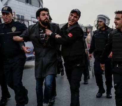Власти Турции отстранили от работы еще 15 тысяч госслужащих