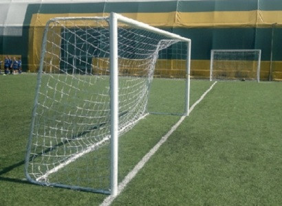 Сербский футболист промахнулся по пустым воротам с нескольких сантиметров