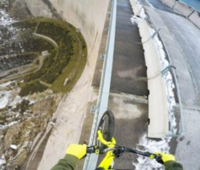 Bike balancing 200m high up - Fabio Wibmer