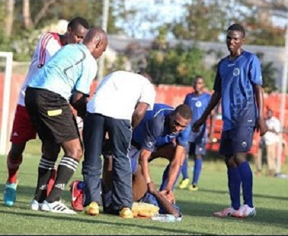 В Танзании 19-летний футболист умер от сердечного приступа во время матча