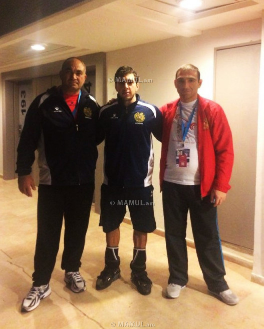 Դավիթը՝ մարզիչների՝ Մելիք Ղուկասյանի և Հակոբ Փիլոսյանի հետ