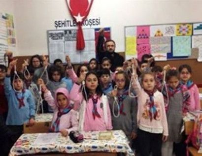 Սկանդալ թուրքական դպրոցում. աշակերտներին ստիպել են ցուցադրել կախաղանի պարաններ