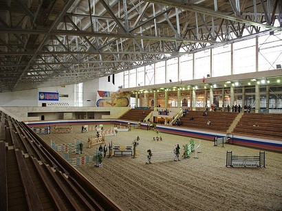 В рухнувшем конном клубе под Новосибирском погибли тренер и 15-летняя спортсменка