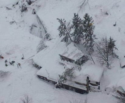 `Six found alive´ in Italian hotel buried by avalanche