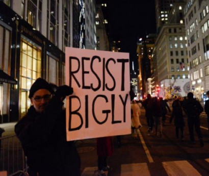 В Нью-Йорке на митинг против Трампа вышли американские актеры
