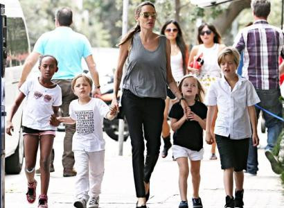 Анджелина Джоли планирует усыновить еще одного ребенка